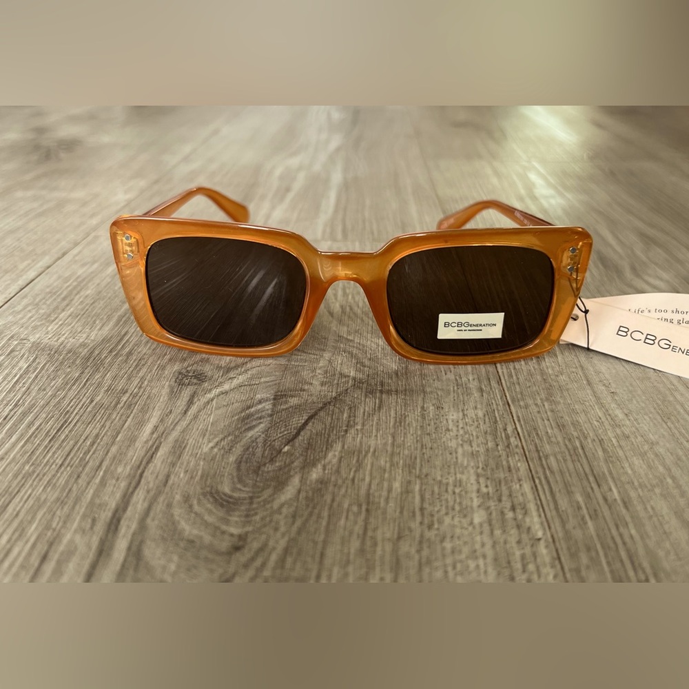 ◾️BCBG Retro Sunglasses